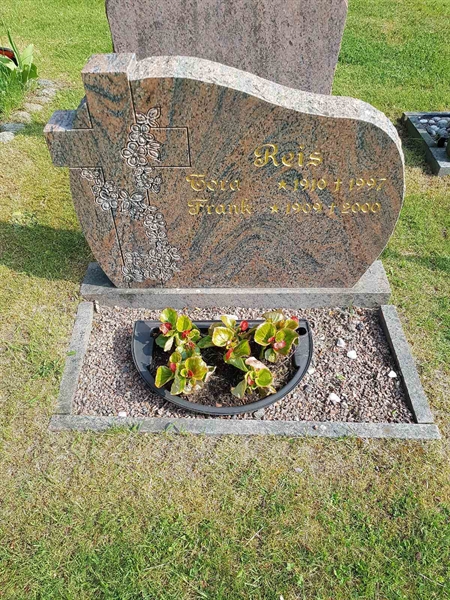 Grave number: 01  4053