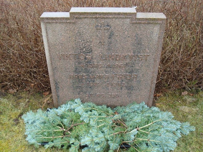 Grave number: BR C   101, 102