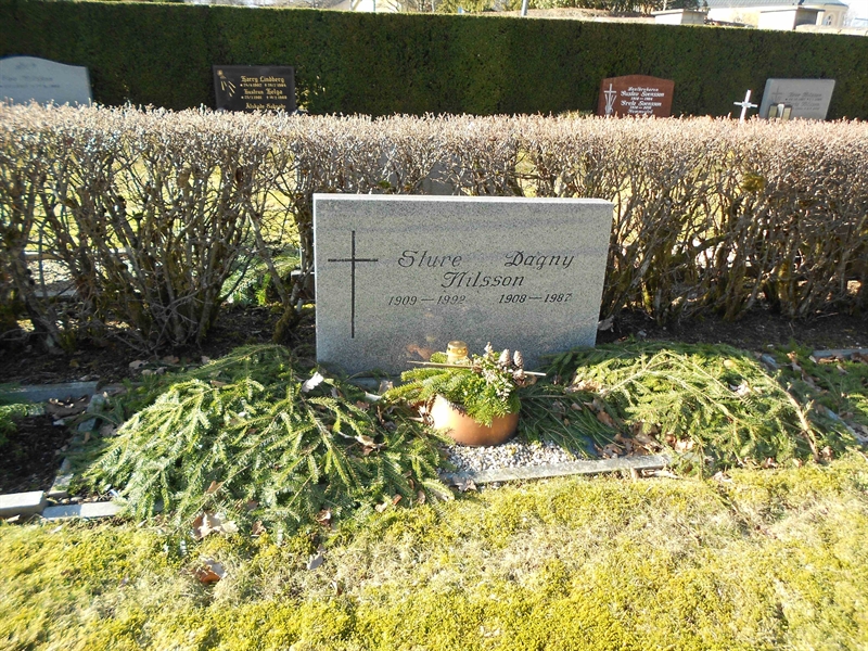 Grave number: NÅ N6    92, 93