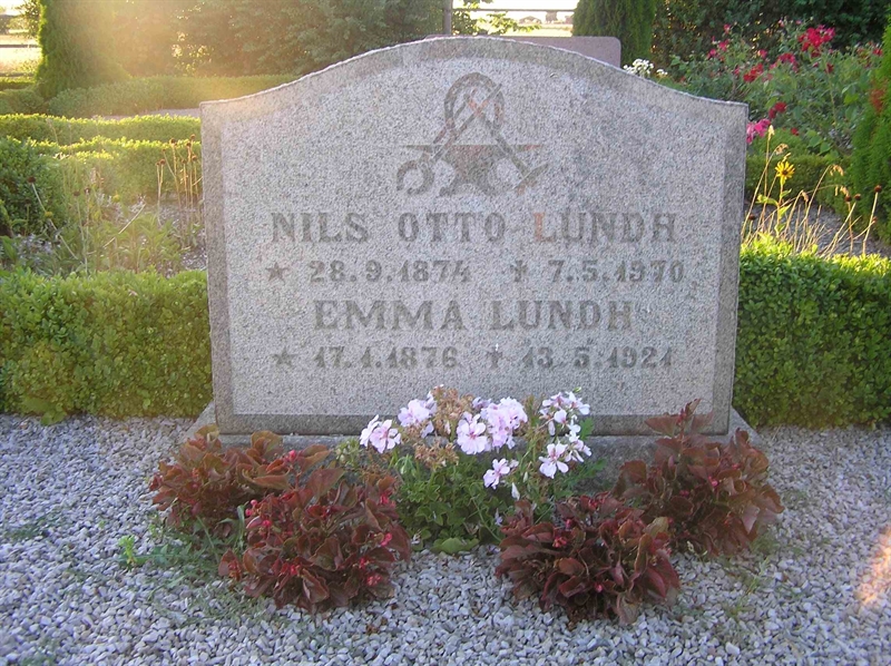 Grave number: RÄ 13   105-106