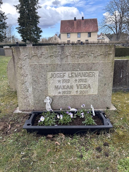 Grave number: FA 105