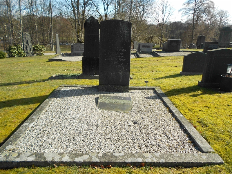 Grave number: NÅ G4    25, 26