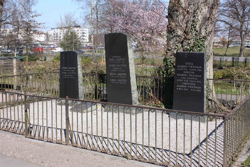 Grave number: Ö YÄ    79, 80, 81, 82