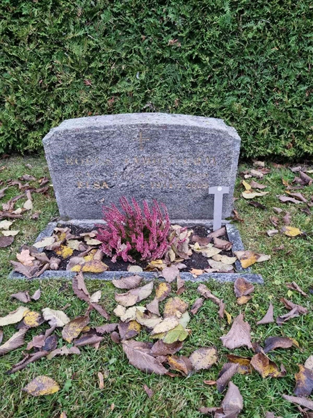 Grave number: 1 10   60