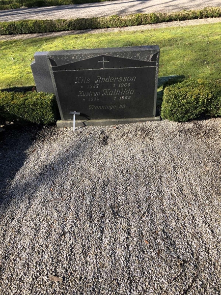 Grave number: FR 1   107, 108