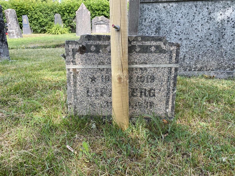 Grave number: 8 1 02   154-155