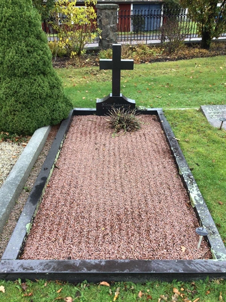 Grave number: LM 1 01  012