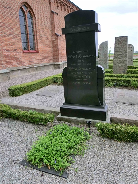 Grave number: KÄ A 082-085
