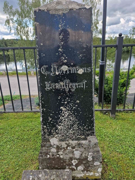 Grave number: 1 03B     8