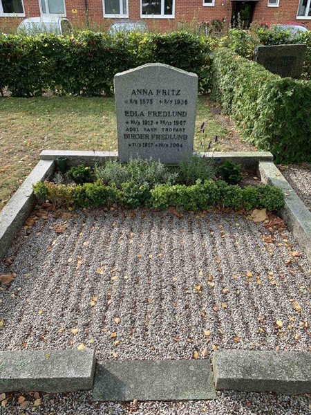 Grave number: NK IX   266