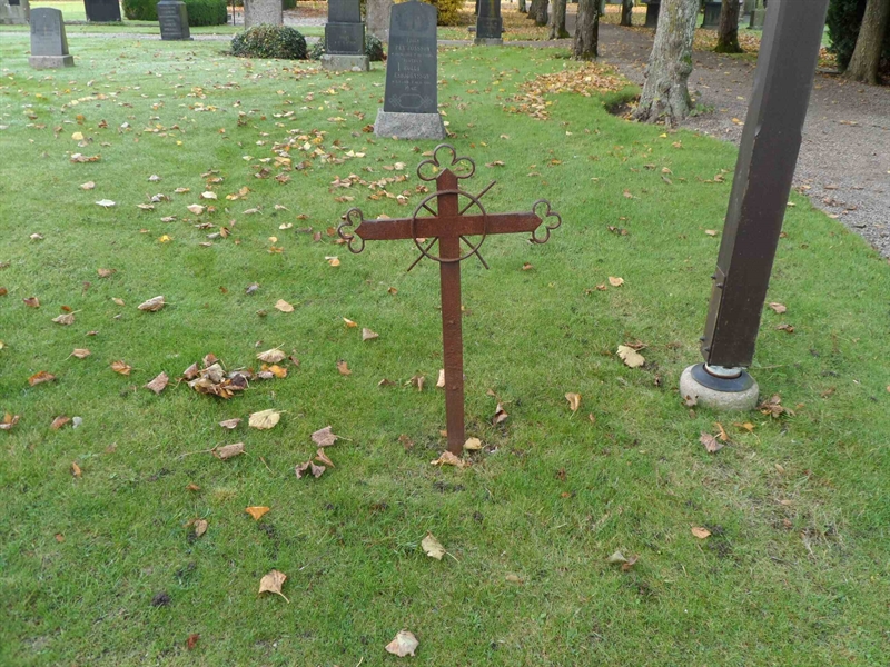 Grave number: 2 01   107