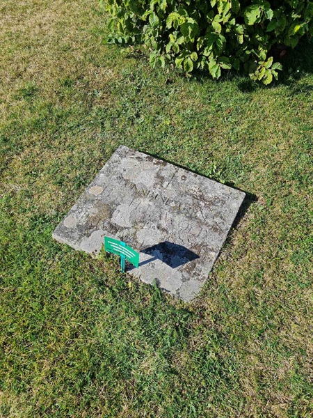 Grave number: F 01   112, 113