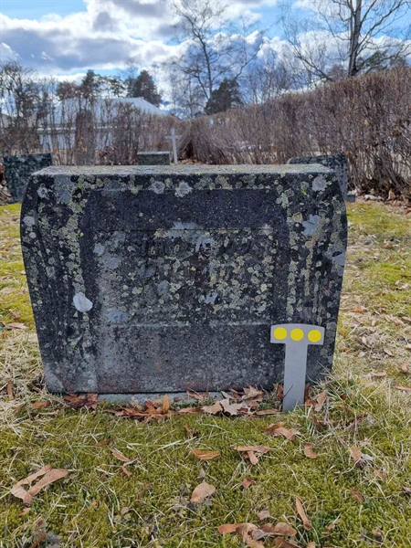 Grave number: 1 18   43