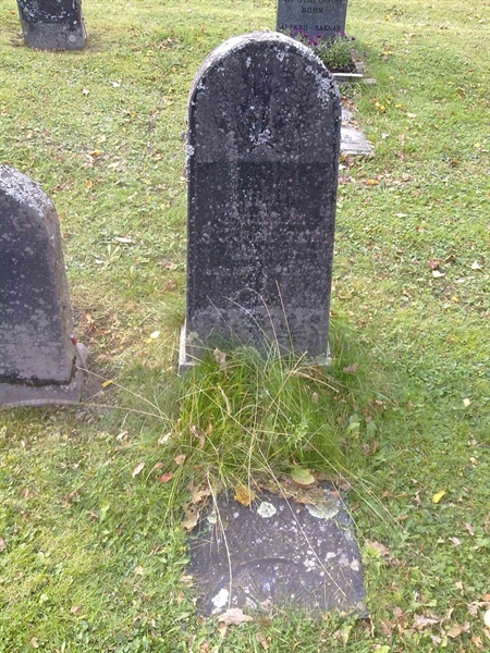 Grave number: NO 19    17