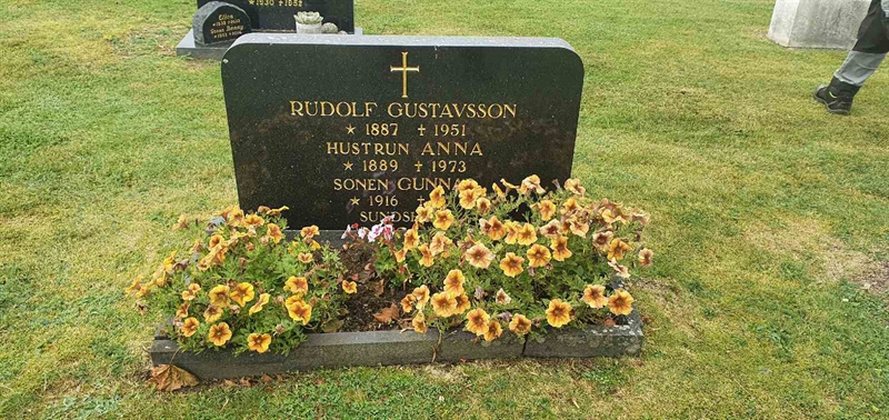 Grave number: N 003  0212, 0213, 0214