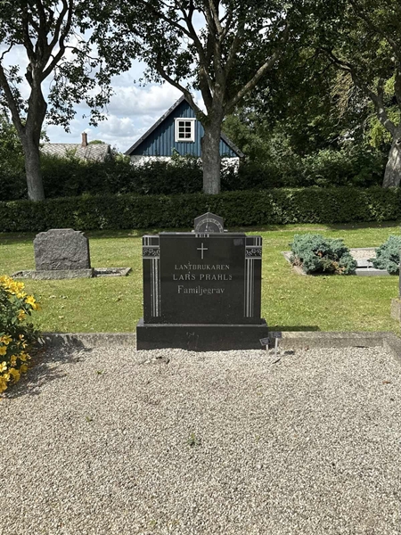 Grave number: ON D   188, 189, 190