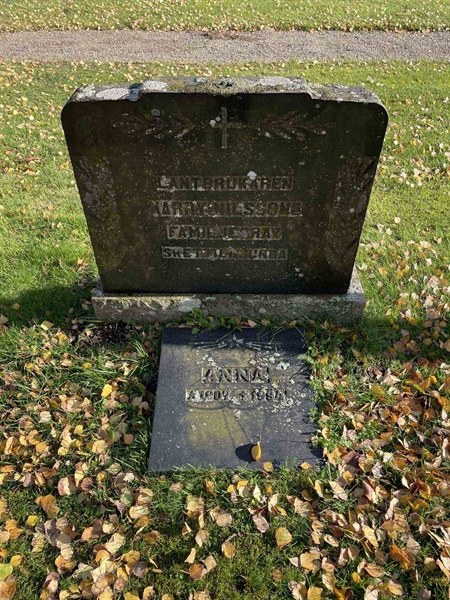 Grave number: VV 5   330, 331