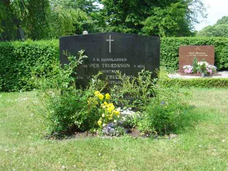Grave number: FLÄ A    98a,   98b,   98c,   98d