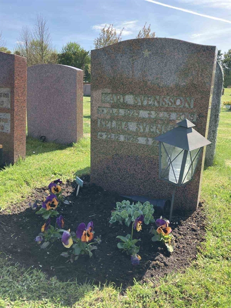 Grave number: R 01 548