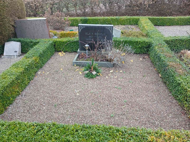 Grave number: Si J   152, 153, 154