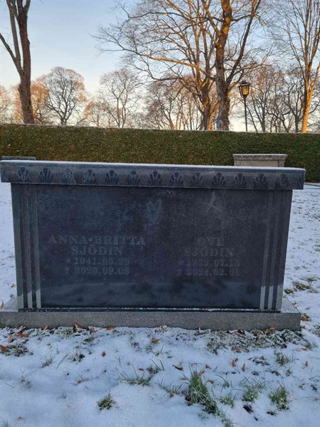 Grave number: 1 10   44