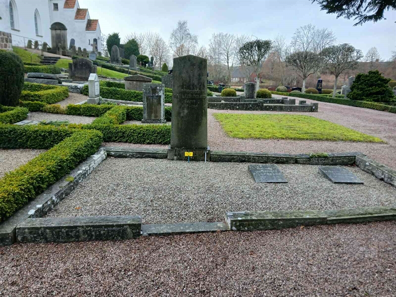 Grave number: Si C    46, 47, 48