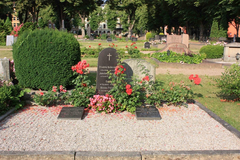 Grave number: Ö 04i    57b, 58, 59