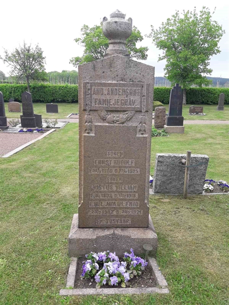 Grave number: TÖ 5   305