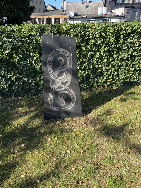 Grave number: VK III    16