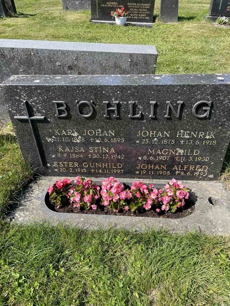 Grave number: N 5 1    24