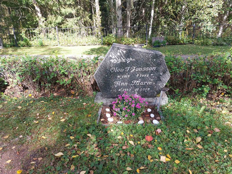 Grave number: FÖ 4    83, 84