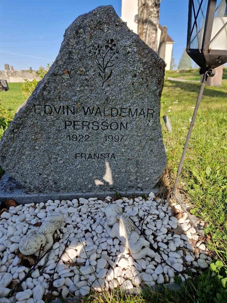 Grave number: 501 14 2745