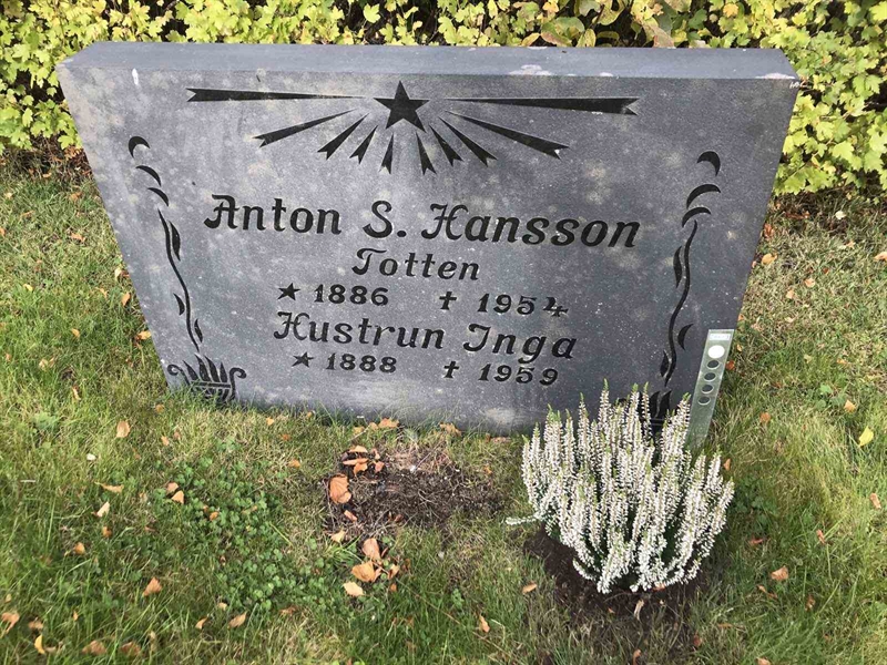 Grave number: ÅR B     6, 7