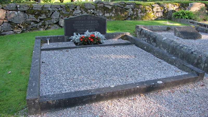 Grave number: HG HÄGER   184, 185