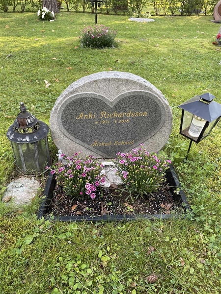 Grave number: 1 KV12   167