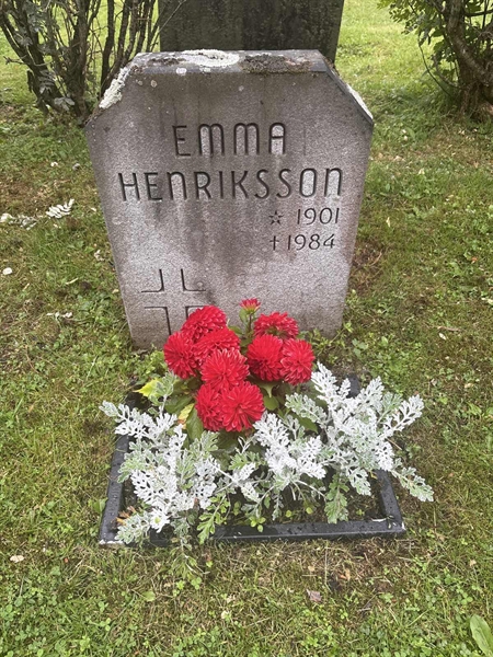Grave number: 002 2   502