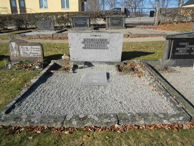 Grave number: NÅ G5    52, 53