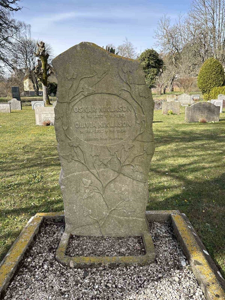 Gravnummer: LI   112