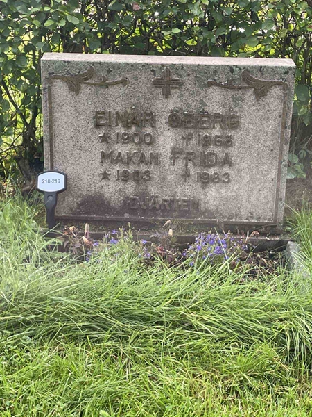 Grave number: 3   218-219