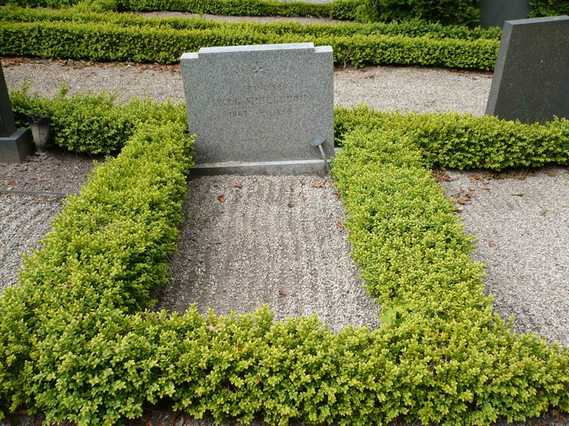 Grave number: 1 1    54