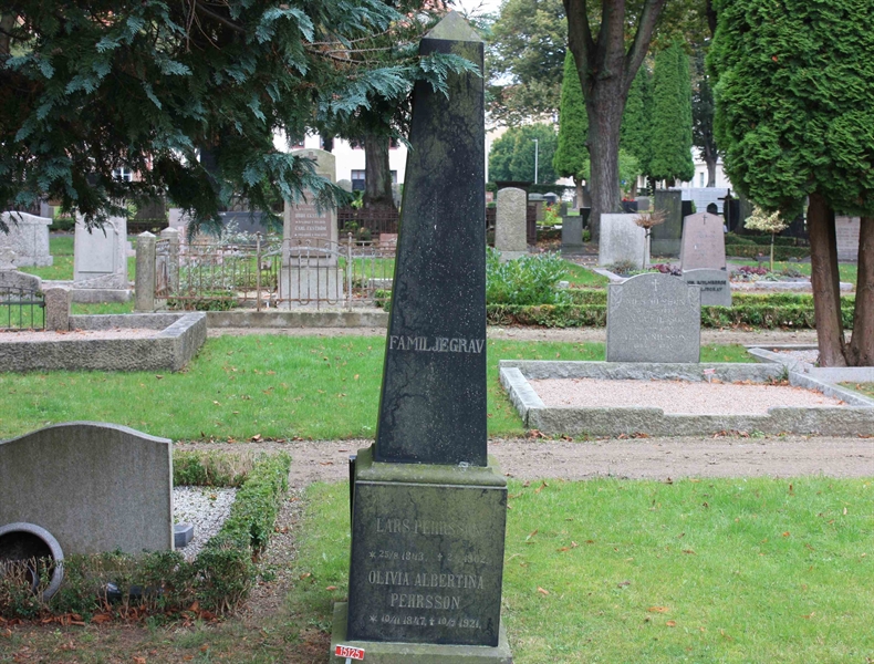 Grave number: Ö 15y    53, 54, 55