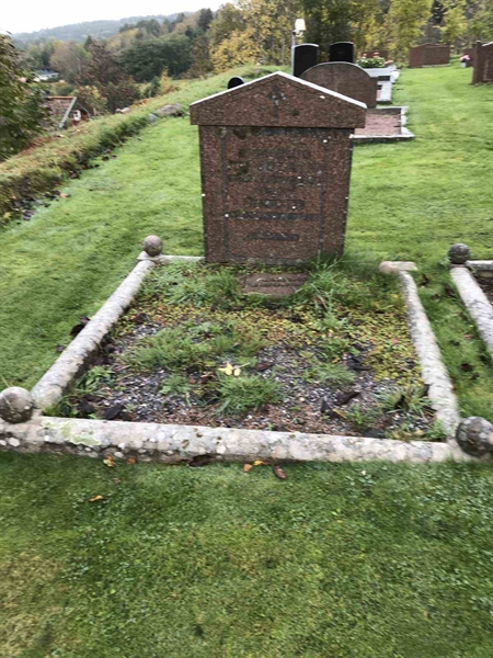 Grave number: B 01    68, 69