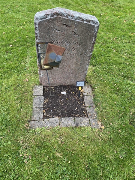 Hautatunnus: 2 C   670-671