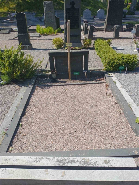 Grave number: VK E   586, 587