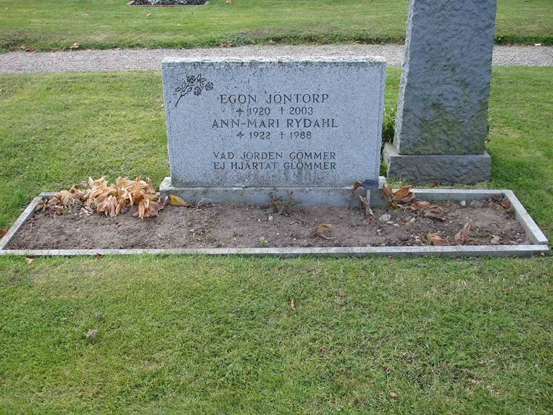 Grave number: FG G    21, 22