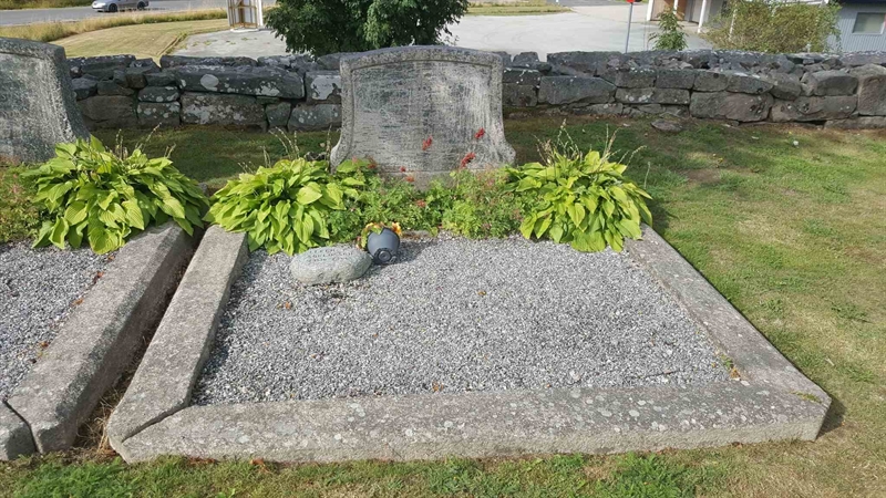 Grave number: LG 001  0010, 0011