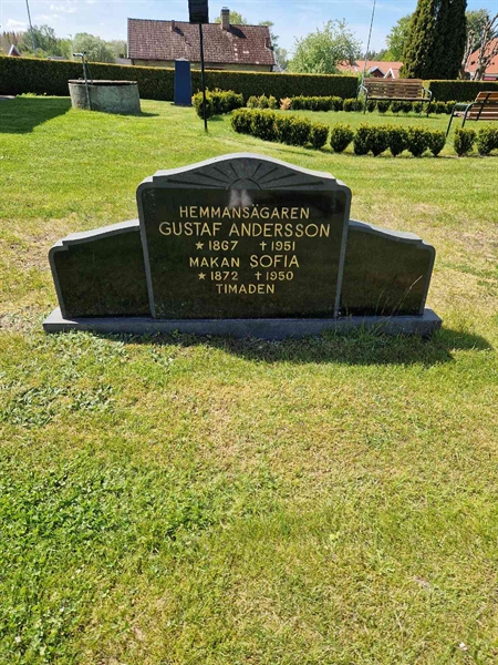 Grave number: 04 E   56, 57