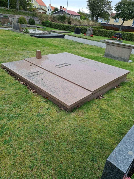 Grave number: F 04   224, 225