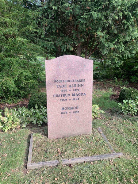 Grave number: VK A    27, 28, 29