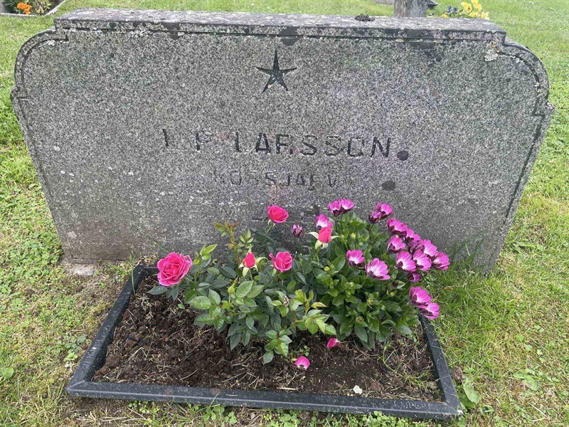 Grave number: 001 1   310